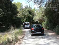 Carro alugado em Menorca a caminho de uma cala